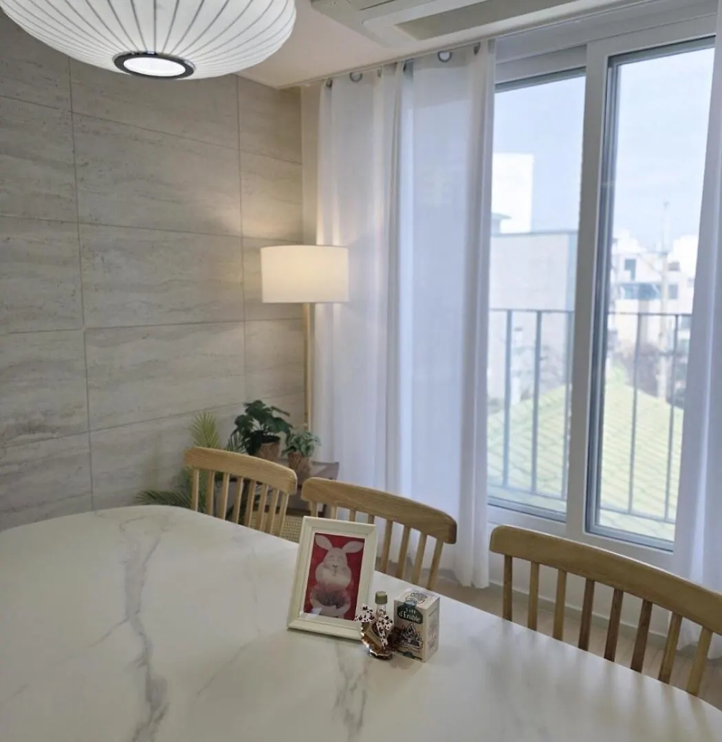 Seongsan Atelier Villa Seoul 0*,